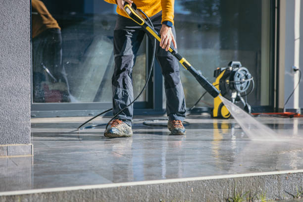 Best Garage Pressure Washing  in Los Luceros, NM